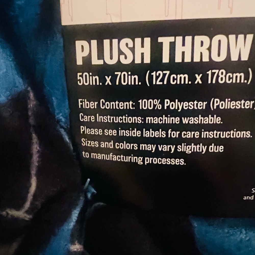 New Sex and the City Lush Throw Blanket - Picture 3 of 4
